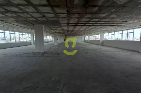 Sala comercial, andar inteiro, 890m, 88 vagas!