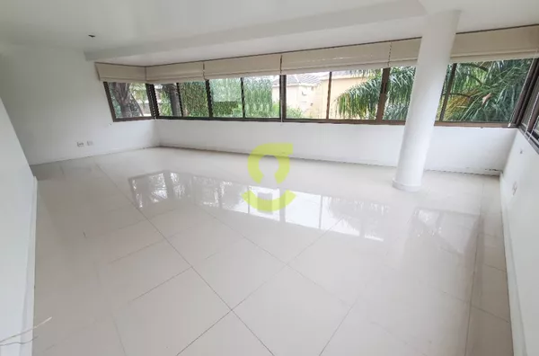 Ótimo apto c/ terraço, 156m², 3 dorm, 1 suite, churrasqueira, 3 vagas!