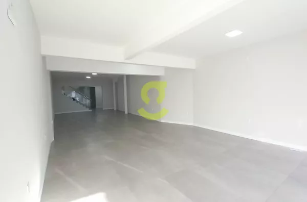 Prédio comercial REFORMADO, 400m, sacada, 7 ambientes e 3 vagas!