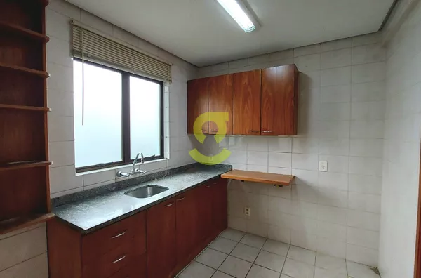 Cobertura Duplex com 283m², 3 dorm, suíte, 4 banhei, churrasqueira, lareira, terraço. Bela Vista.