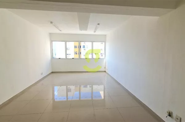 SALA COMERCIAL REFORMADA EM AVENIDA MOVIMENTADA