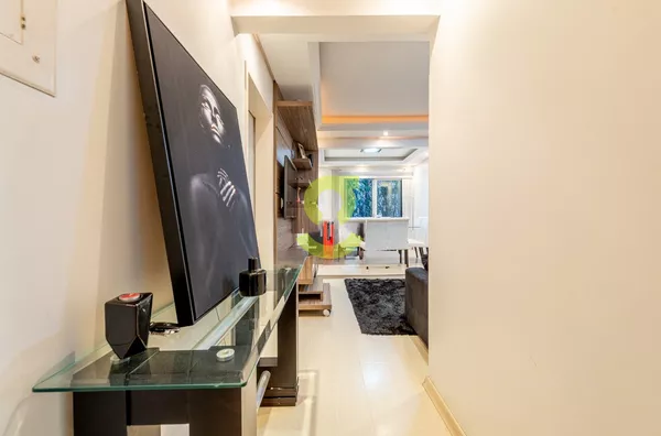 Apartamento mobiliado e reformado, 110m², 3 dorm, suíte com hidro, 3 banheiros, 2 vagas, sacada, Bela Vista, Porto Alegre