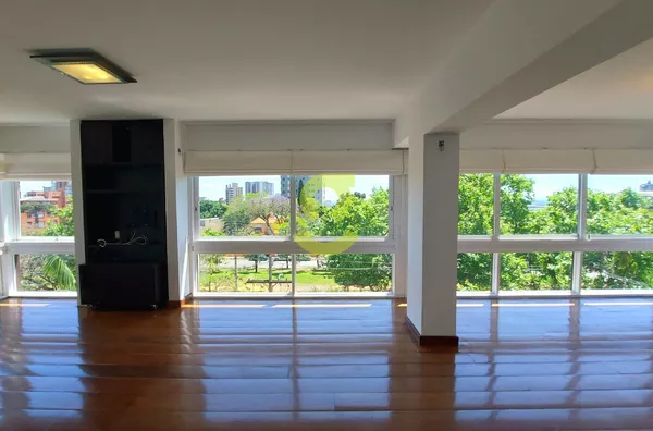 Ótimo apto, 200m, 3 dorm, 4 banheiros, dep empre, 2 vagas em frente ao supermercado!