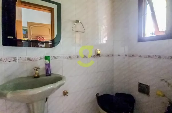 Ampla casa residencial, 247m priv, 3 dorm, 4 banheiros e 2 vagas!