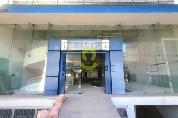 Prédio comercial para aluguel, 833m², em avenida movimentada, Petrópolis, Porto Alegre