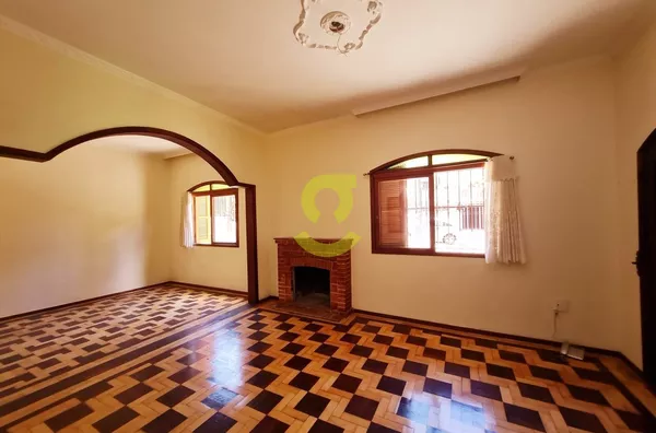 Ótima casa comercial, toda reformada, 300m priv, no bairro Petropolis!