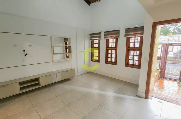 Ótima casa residencial ou comercial 330m, 6 dorm, 4 banheiros, 4 vagas, pátio!