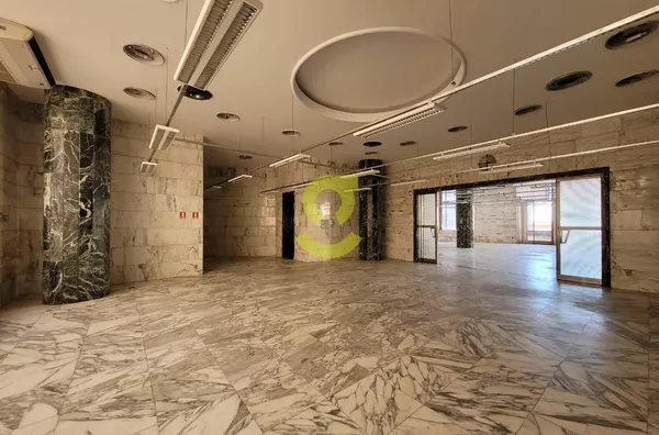 Andar inteiro para locação em prédio tradicional, Centro Histórico, 1.340m²
