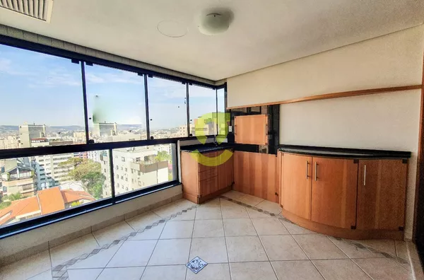 Excelente apto semi mobiliado, andar alto, 169m privativos, sacada, churrasqueira, depend emp, 2 vagas e infra!