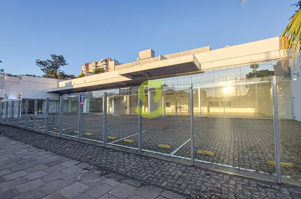 Espetacular loja comercial, TODA reformada, 1.300m2, 13 ar condicionados, 20 vagas de garagem