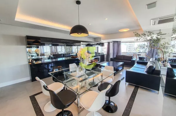 Cobertura de cinema, 327m, 3 suites, 5 vagas