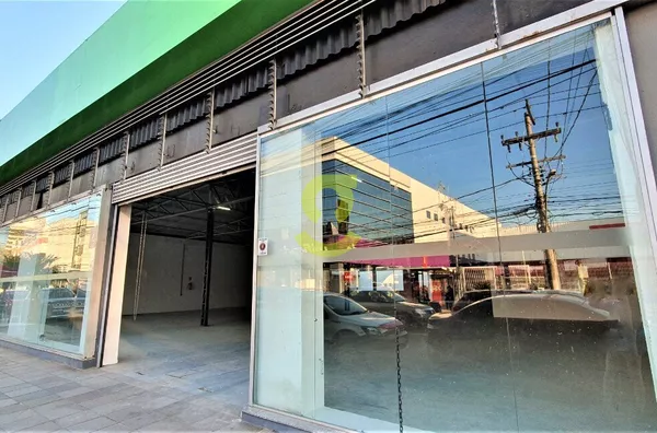 LOJA EM REGIÃO DE GRANDE FLUXO, 3200M², REFORMADA, VAGAS DE GARAGEM.