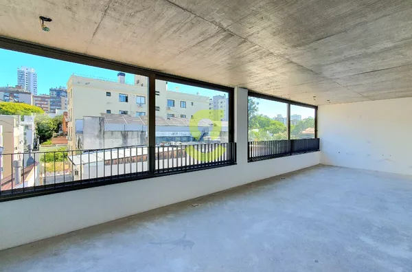 Apartamento 86m², 2 dorm, 2 suítes, 3 banheiros, churrasqueira, ultimo andar, Mon't Serrat.