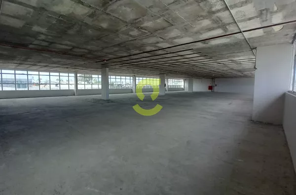 Sala comercial, andar inteiro, 890m, 88 vagas!