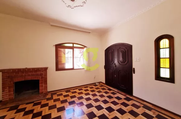 Ótima casa comercial, toda reformada, 300m priv, no bairro Petropolis!