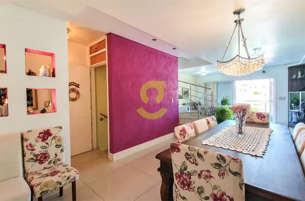 Ótima casa quadriplex, 396m priv, MOBILIADA, lareira, churrasqueira, 4 dorm, 2 suítes, 7 vagas