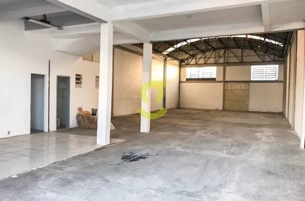 Pavilhão reformado, 3 salas, 350m2