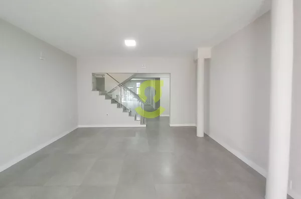Prédio comercial REFORMADO, 400m, sacada, 7 ambientes e 3 vagas!