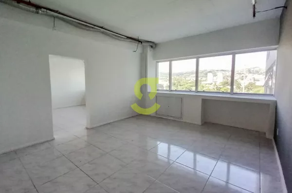 Ótima sala comercial, dividida em 6 salas e 6 vagas!