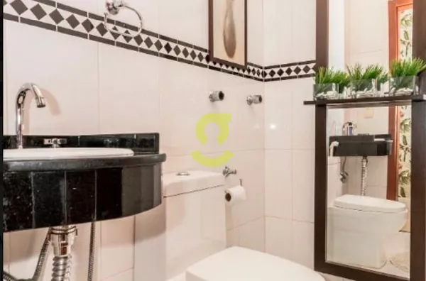 Ótimo sobrado em condominio, 180m privativos, 3 pavimentos, 3 dorm, 2 vagas!