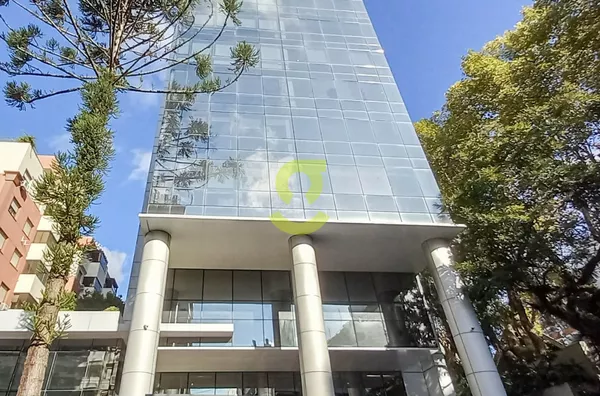 Sala comercial reformada, em ótima localização!