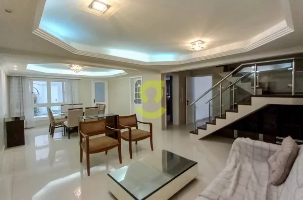 Casa TOTALMENTE MOBILIADA, 380m, 3 dorm e 4 vagas!