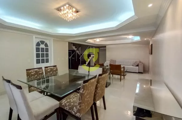 Casa TOTALMENTE MOBILIADA, 380m, 3 dorm e 4 vagas!