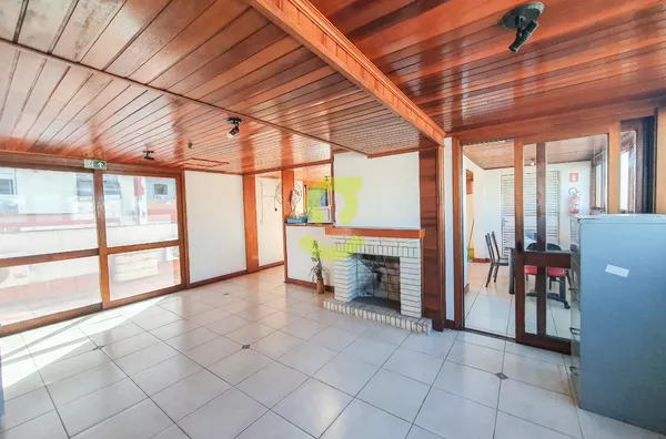 Sala comercial, 400m, 7 salas, 4 banheiros, lareira, churrasqueira, terraço!