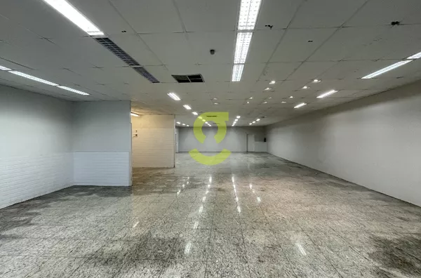 Ótima loja comercial, ponto espetacular reformada!
