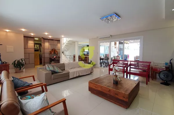 Excelente casa MOBILIADA, 346m priv, 3 dorm, 3 suítes, sacada, churrasqueira, lareira, depend empregada, 2 vagas!