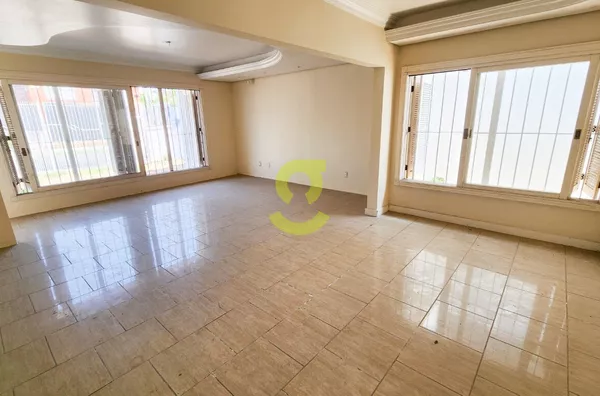 Casa comercial em rua tradicional, 260m, casa fundo com churrasqueira, duas quadras do shopping Iguatemi