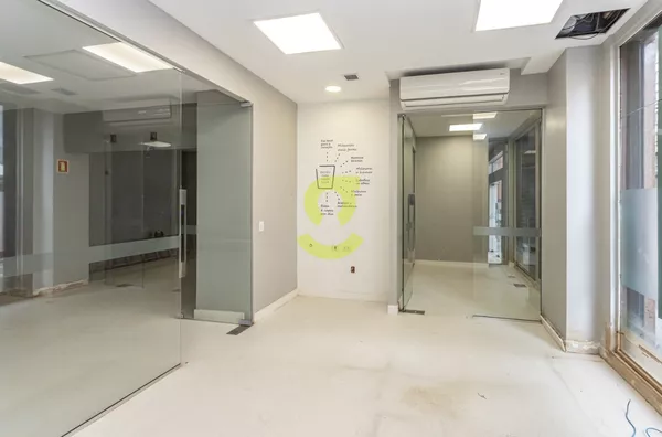 Loja para aluguel,  840m², ar condicionado, piso laminado, banheiro, elevador, 