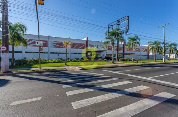 Prédio comercial de 747m, em av movimentada!