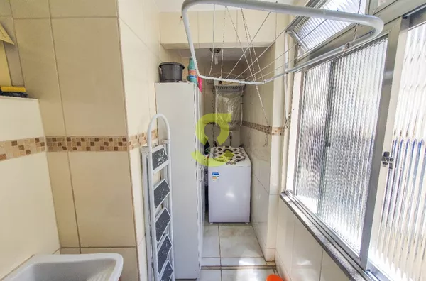 Apto reformado, living, 3 dorm e vaga