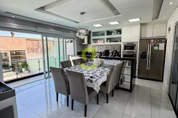 Excelente casa triplex, TODA mobiliada e decorada, 344m priv, 4 dorm, suite, 5 vagas!