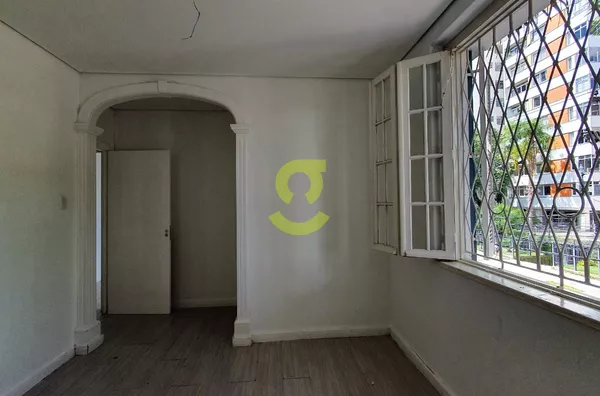 Casa comercial duplex, 350m priv,12 ambientes, 3 banheiros, 12 vagas