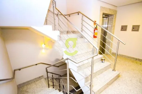 Prédio comercial de 1.400m², 12 vagas, no bairro Moinhos e Vento.