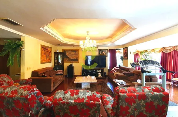 Apartamento mobiliado, 270m², 3 dorm, 2 suites, 4 banh, 3 vagas.