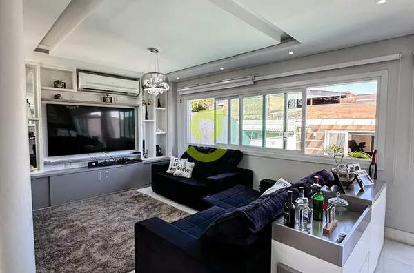 Excelente casa triplex, TODA mobiliada e decorada, 344m priv, 4 dorm, suite, 5 vagas!