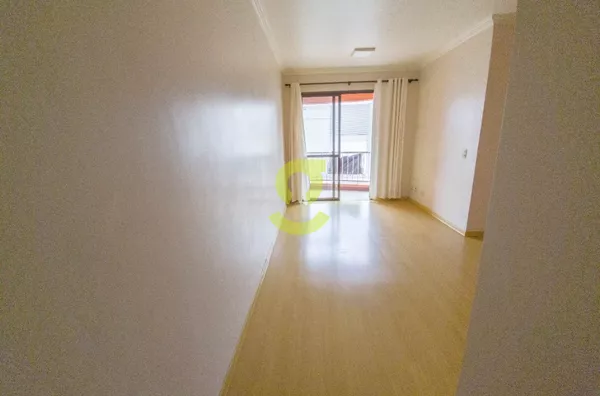 Apto reformado, andar alto, sacada,2 dorm, vaga e infra!