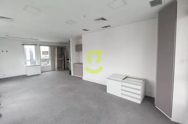 Sala comercial, 53m privativos, 2 salas e 1 vaga!