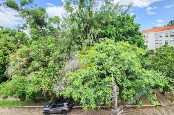 Ótimo apto semi mobiliado, cozinha americana, dependencia, 2 dorm e vaga!