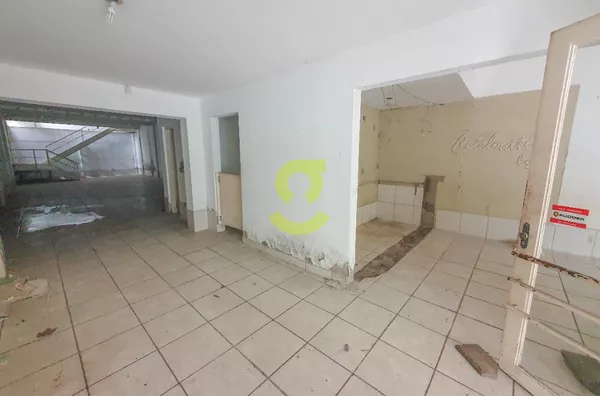 Prédio comercial, 4 andares, 320m, em ótima localização!