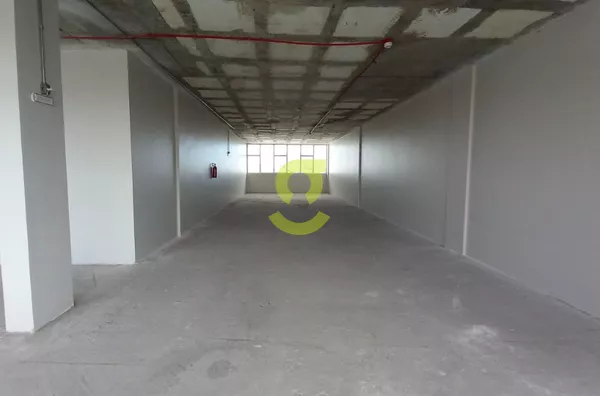 Sala comercial, andar inteiro, 890m, 88 vagas!