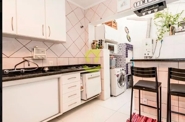 Ótimo sobrado em condominio, 180m privativos, 3 pavimentos, 3 dorm, 2 vagas!