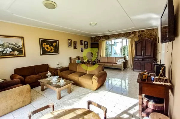 Casa 254m priv, 4 dorm, suite, churrasqueira, 3 vagas!