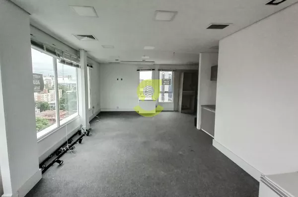 Sala comercial, 53m privativos, 2 salas e 1 vaga!