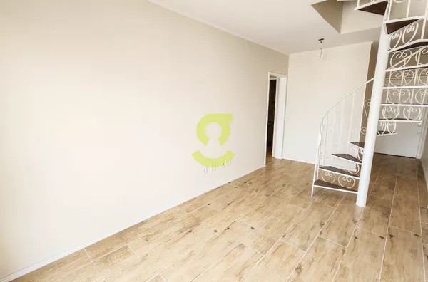 Ótima cobertura TODA reformada, andar alto, vista espetacular para o bairro, 2 dormitorios, 1 vaga