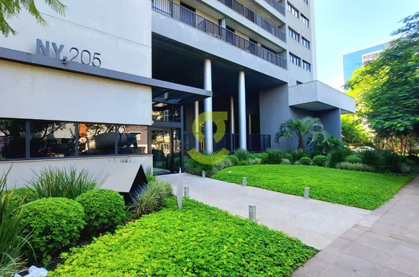Studio de 43m² no NY205, mobiliado, churrasqueira, cozinha completa, lava e seca, ar condicionado, andar alto, vaga, infra completa, Auxiliadora, Porto Alegre.