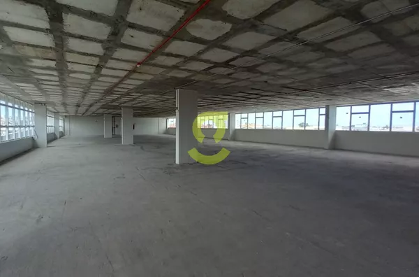 Sala comercial, andar inteiro, 890m, 88 vagas!